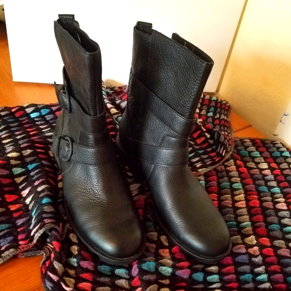 NWOT Sorel Black Moto Boots size 10